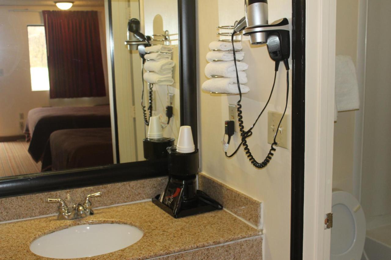 Americas Best Value Inn - Fredericksburg North Zewnętrze zdjęcie