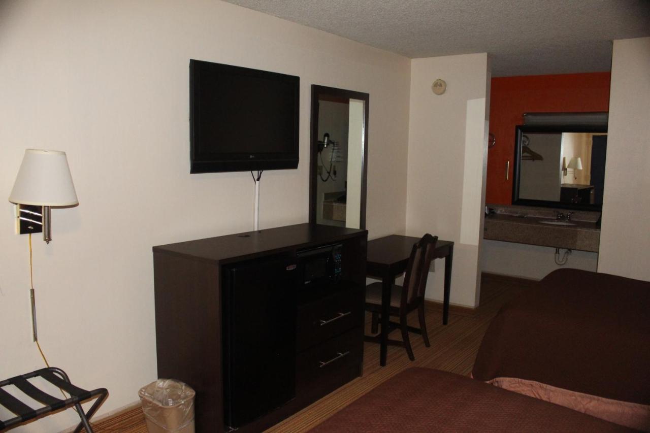 Americas Best Value Inn - Fredericksburg North Zewnętrze zdjęcie
